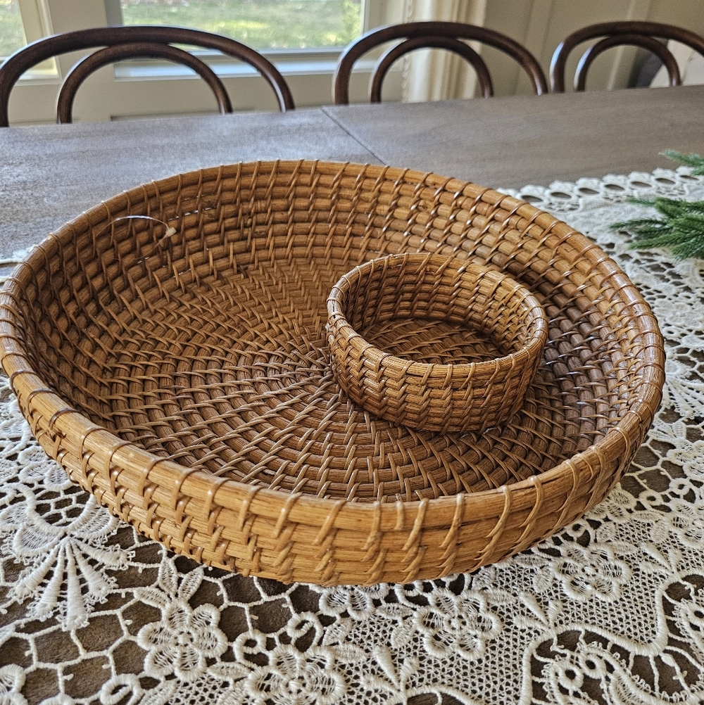 Brown Round Rattan Woven Basket Serving Bowl in Chip 'N Dip Shape Charcuterie - Picture 3 of 9